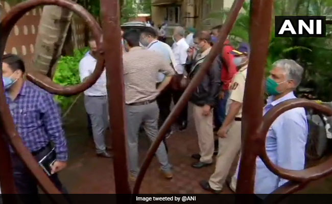 ঘটনার পুনর্নির্মাণে সুশান্তের আবাসনে সিবিআই! রয়েছেন সিদ্ধার্থ পিঠানি ও রাঁধুনি