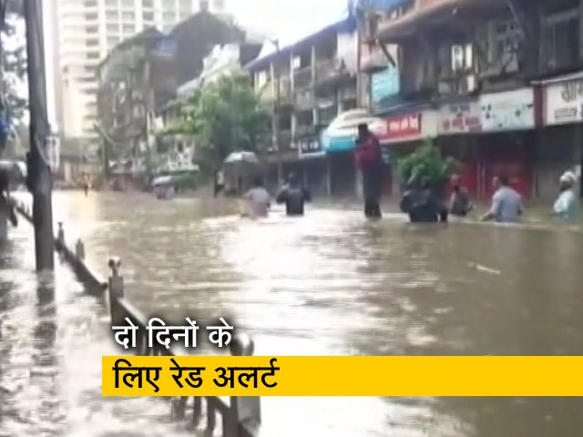 भारी बारिश से पानी-पानी हुई मुंबई, दफ्तर किए गए बंद