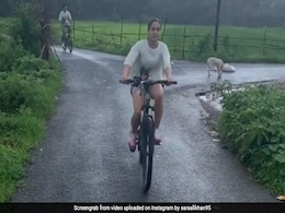 Sara Ali Khan और इब्राहिम में बारिश में हुआ साइकिल का मुकाबला, इनकी हुई जीत- देखें Video Sara Ali Khan और इब्राहिम में बारिश में हुआ साइकिल का मुकाबला, इनकी हुई जीत- देखें Video