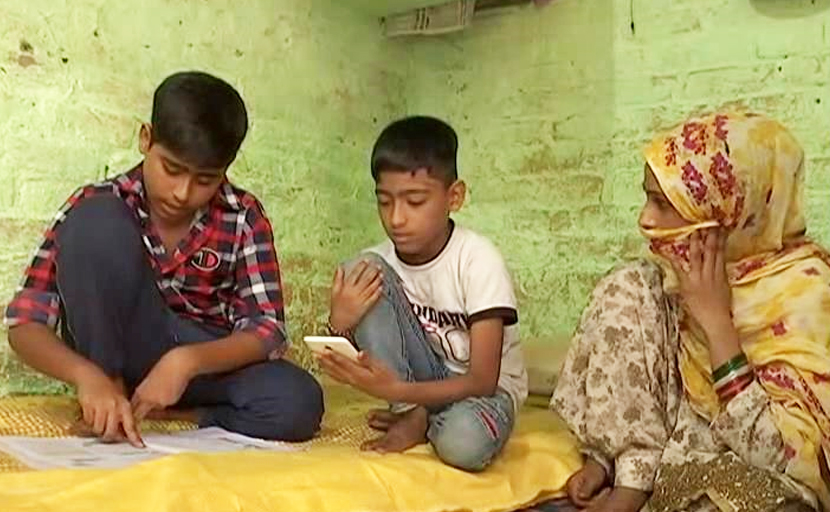 मुंबई : कोरोना काल में मुश्किल हुई पढ़ाई, तो बच्चों को पढ़ाने निकले 'स्पीकर टीचर'