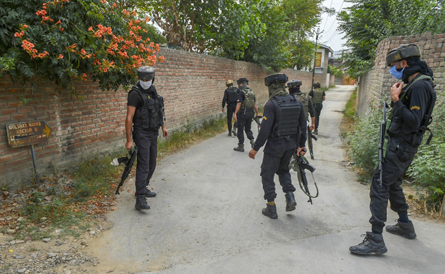 2 Cops Killed As Terrorists Fire At Police Team On Outskirts Of Srinagar