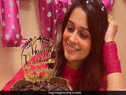 बिग बॉस विनर दीपिका कक्कड़ के बर्थडे पर पति ने बनाया केक, एक्ट्रेस बोलीं- मैं कल्पना भी नहीं... बिग बॉस विनर दीपिका कक्कड़ के बर्थडे पर पति ने बनाया केक, एक्ट्रेस बोलीं- मैं कल्पना भी नहीं...