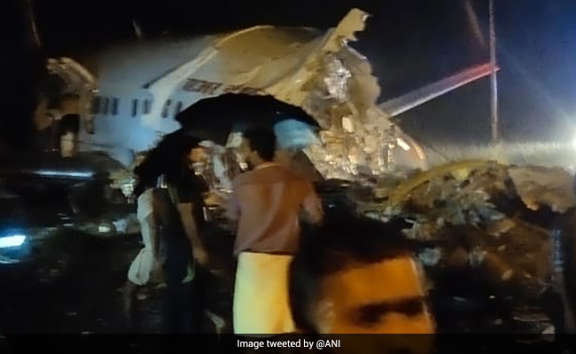 Air India Dubai Kozhikode Flight Latest Updates: घायलों से मिलने पहुंचे केरल के राज्यपाल और मुख्यमंत्री