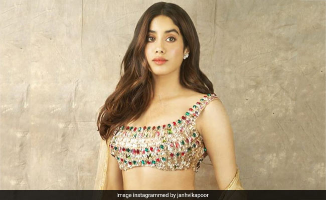 Stylish Lehengas At 60% Off On Amazon Freedom Sale