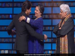 शबाना आजमी के साथ डांस कर रहे थे शाहरुख खान, तभी जावेद अख्तर ने किया कुछ ऐसा देखते रह गए SRK शबाना आजमी के साथ डांस कर रहे थे शाहरुख खान, तभी जावेद अख्तर ने किया कुछ ऐसा देखते रह गए SRK