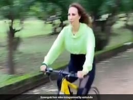 यूलिया वंतूर सलमान खान के फार्म हाउस पर तेज रफ्तार में साइकिल दौड़ाती आईं नजर, Video हुआ वायरल यूलिया वंतूर सलमान खान के फार्म हाउस पर तेज रफ्तार में साइकिल दौड़ाती आईं नजर, Video हुआ वायरल