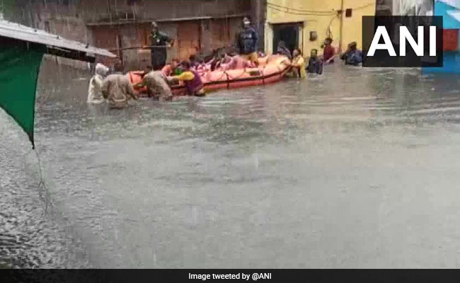 मध्यप्रदेश  में दो दिन से भारी बारिश जारी, भोपाल में बाढ़ में फंसे 85 लोगों को बचाया गया
