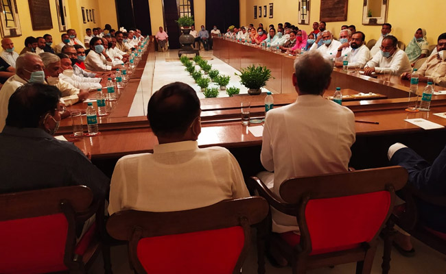Ashok Gehlot Chairs Meet With Congress MLAs At Rajasthan Hotel
