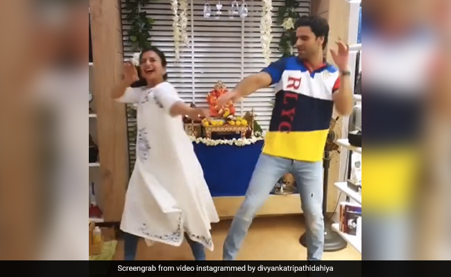 Divyanka Tripathi And Vivek Dahiya Dance For <I>Ganpati</i> Like No One's Watching