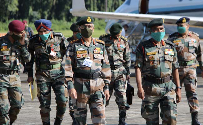 सेना प्रमुख जनरल मनोज मुकुंद नरवणे ने तेजपुर स्थित चौथी कोर मुख्यालय का किया दौरा