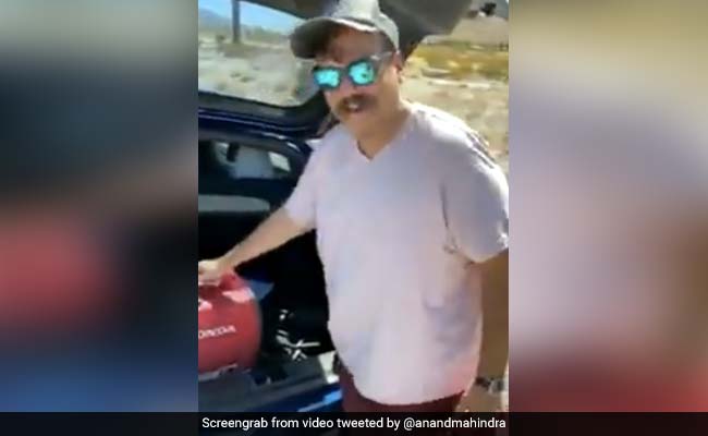 शख्स ने जनरेटर से चार्ज की अपनी इलेक्ट्रिक कार, देखकर आनंद महिंद्रा हुए हैरान, बोले- 'क्या जुगाड़ है...' - देखें Video