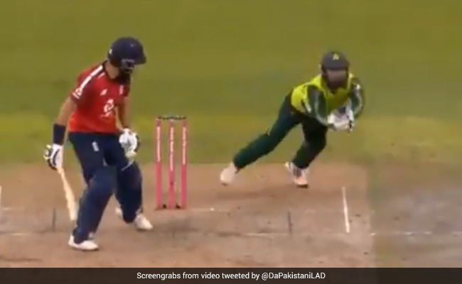 ENGvPAK T20I मोइन अली को मोहम्मद रिजवान ने ऐसे करवाया OUT, बोले- 'उर्दू समझ में आती है..' - Video