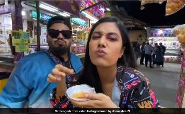युजवेंद्र चहल की मंगेतर Dhanashree Verma ने गोल गप्पे खाते हुए हिमेश रेशमिया के गाने पर किया डांस, देखें धांसू Video