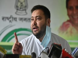 तेजस्वी का चुनावी दांव- 'पहली कैबिनेट में पहली कलम से बिहार के 10 लाख युवाओं को देंगे जॉब' तेजस्वी का चुनावी दांव- 'पहली कैबिनेट में पहली कलम से बिहार के 10 लाख युवाओं को देंगे जॉब'