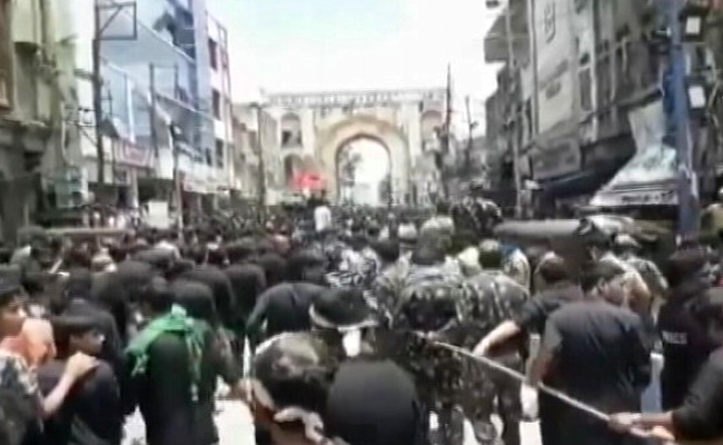 कोर्ट के ऑर्डर के बावजूद हैदराबाद में निकला मुहर्रम का जुलूस, सोशल डिस्टेंसिंग की उड़ीं धज्जियां