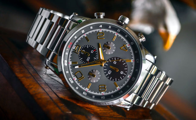 Keep Track Of Time Stylishly With These Watches For Upto 70% Off