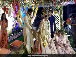 राणा दग्गुबाती और मिहिका बजाज ने यूं लिए सात फेरे, सोशल मीडिया पर खूब वायरल हो रहा है शादी का Video राणा दग्गुबाती और मिहिका बजाज ने यूं लिए सात फेरे, सोशल मीडिया पर खूब वायरल हो रहा है शादी का Video