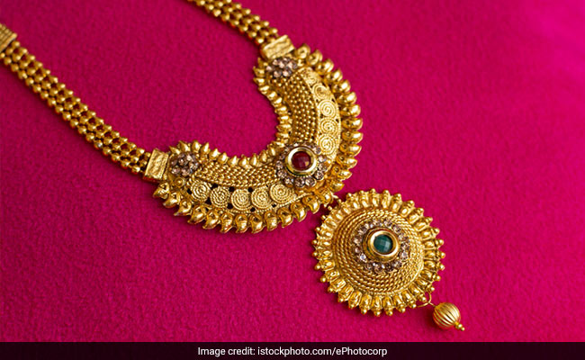 Sparkle Like Gold When You Pick These Beautiful Necklaces