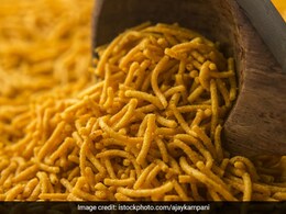 Love Bhujia? Try Making It At Home With This Classic Bikaneri Aloo Bhujia Recipe Love Bhujia? Try Making It At Home With This Classic Bikaneri Aloo Bhujia Recipe