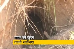 देश प्रदेश: जम्मू कश्मीर के सांबा सेक्टर में पाक सीमा पर मिली सुरंग देश प्रदेश: जम्मू कश्मीर के सांबा सेक्टर में पाक सीमा पर मिली सुरंग