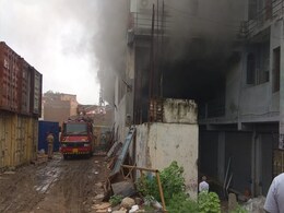 दिल्ली : ओखला के एक गोदाम में लगी आग, फायर ब्रिगेड की 10 गाड़ियां मौके पर दिल्ली : ओखला के एक गोदाम में लगी आग, फायर ब्रिगेड की 10 गाड़ियां मौके पर