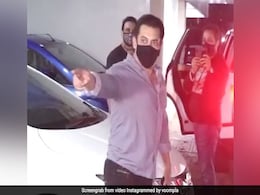 सलमान खान ने फोटोग्राफर्स को याद दिलाई सोशल डिस्टेंसिंग, फोन लेकर यूं Video बनाने लगे एक्टर सलमान खान ने फोटोग्राफर्स को याद दिलाई सोशल डिस्टेंसिंग, फोन लेकर यूं Video बनाने लगे एक्टर