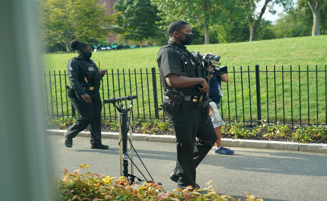 America: व्हाइट हाउस के बाहर चली गोली, राष्ट्रपति डोनाल्ड ट्रंप को ले जाया गया सुरक्षित स्थान पर