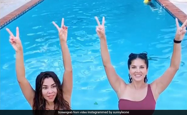 सनी लियोन ने अपनी दोस्त के साथ स्विमिंग पूल में लगाई उल्टी छलांग...देखें Viral Video