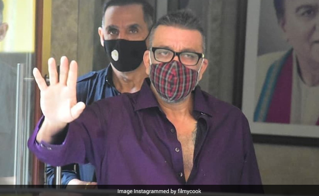 संजय दत्त को हॉस्पिटल से मिली छुट्टी, सांस लेने में परेशानी के कारण हुए थे भर्ती- देखें Photos और Video
