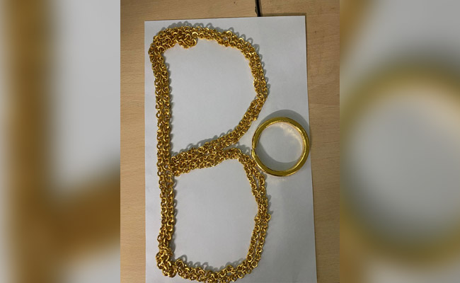 कस्टम विभाग ने दिल्ली एयरपोर्ट से पकड़ा 85 लाख का सोना