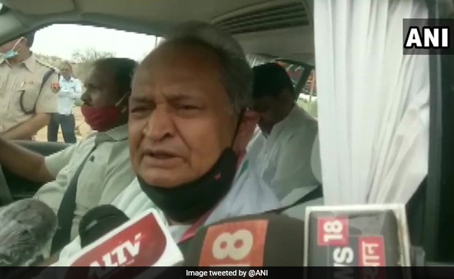 'ভুলে গিয়েছি এবং ক্ষমা করে দিয়েছি', পাইলট প্রসঙ্গে সংবাদমাধ্যমকে বললেন গেহলট 'ভুলে গিয়েছি এবং ক্ষমা করে দিয়েছি', পাইলট প্রসঙ্গে সংবাদমাধ্যমকে বললেন গেহলট