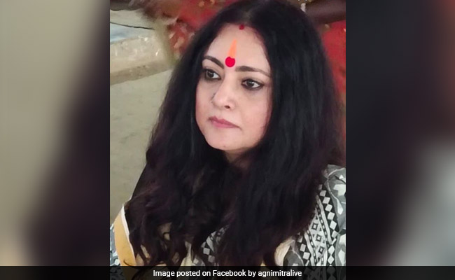 শাড়ির নকশা তৈরি করে কেনার আহ্বান, বিতর্কে বিজেপি নেত্রী অগ্নিমিত্রা পল