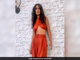 निया शर्मा ने रेड आउटफिट में शेयर की Photos तो रश्मि देसाई ने ऐसे किया रिएक्ट, कहा... निया शर्मा ने रेड आउटफिट में शेयर की Photos तो रश्मि देसाई ने ऐसे किया रिएक्ट, कहा...