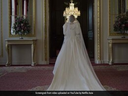 We Get A Glimpse Of Princess Diana's Stunning Wedding Dress In <i>The Crown's</i> Season 4 Teaser We Get A Glimpse Of Princess Diana's Stunning Wedding Dress In <i>The Crown's</i> Season 4 Teaser