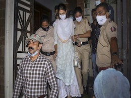 सुशांत सिंह केस : रिया चक्रवर्ती के वकील ने कहा- वो गिरफ्तारी के लिए तैयार हैं, क्योंकि... सुशांत सिंह केस : रिया चक्रवर्ती के वकील ने कहा- वो गिरफ्तारी के लिए तैयार हैं, क्योंकि...