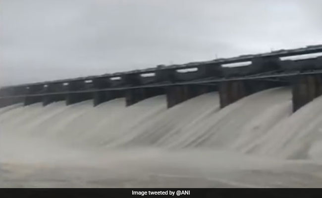 मध्य प्रदेश में बाढ़ का कहर, खोले गए तवा डैम से सभी गेट, देखिए VIDEO