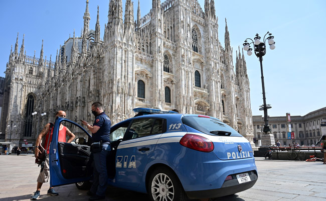 Knife Man Holds Guard Hostage At Milan Cathedral, Arrested