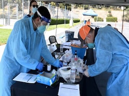 एक्सपोज़र के बाद भी लक्षणरहित लोगों को COVID टेस्ट करवाने की ज़रूरत नहीं : अमेरिका एक्सपोज़र के बाद भी लक्षणरहित लोगों को COVID टेस्ट करवाने की ज़रूरत नहीं : अमेरिका