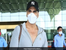 Akshay Kumar And Family Fly To London For <i>Bell Bottom</i>; Keep Distance, He Tells Paparazzi Akshay Kumar And Family Fly To London For <i>Bell Bottom</i>; Keep Distance, He Tells Paparazzi