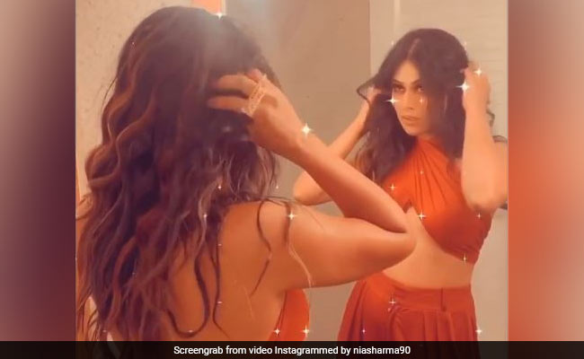 टीवी की इच्छाधारी नागिन Nia Sharma ने पहले खुद को संवारा और फिर पलट कर यूं दिया खतरनाक लुक- देखें Video