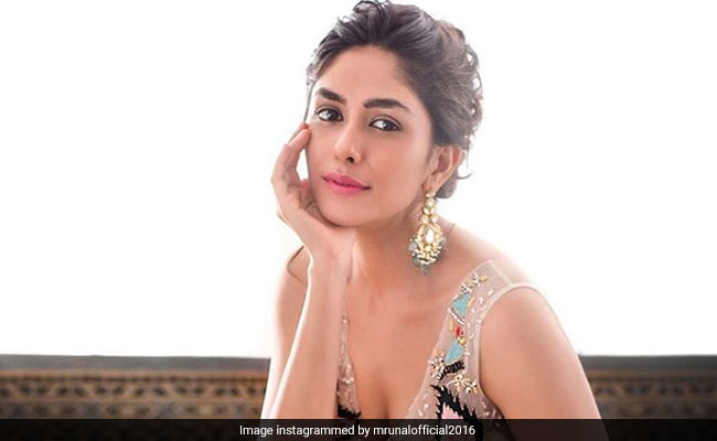 Mrunal Thakur's Gorgeous Multicoloured <i>Lehenga</i> Slays The Ethnic Wear Game
