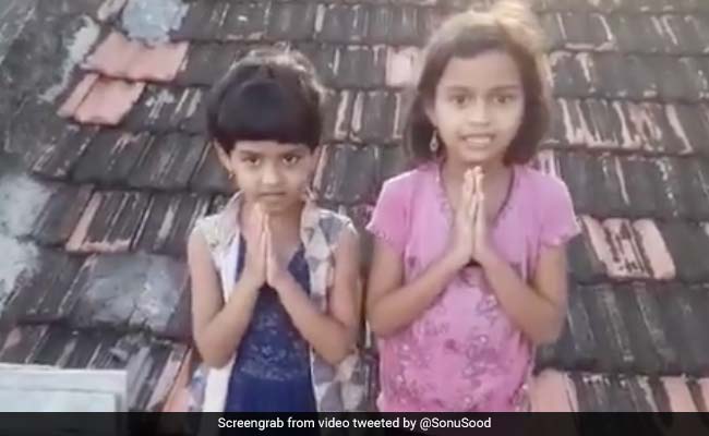 बेटियों की फीस के लिए पिता ने लगाई Sonu Sood से मदद की गुहार, तो एक्टर ने करवा दिया एडमिशन- देखें Video