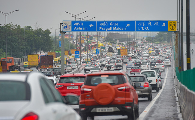 किसान आंदोलन: दिल्ली सीमा से सटे कई मार्ग बंद, ट्रैफिक पुलिस ने जारी किया अलर्ट