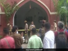 लखनऊ : रेल मंत्रालय के प्रवक्ता की पत्नी व बेटे की हत्या, रेल मंत्री पीयूष गोयल ने CM योगी से की बात लखनऊ : रेल मंत्रालय के प्रवक्ता की पत्नी व बेटे की हत्या, रेल मंत्री पीयूष गोयल ने CM योगी से की बात