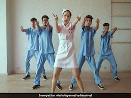 क्रिकेटर युजवेंद्र चहल की मंगतेर धनाश्री वर्मा ने 'ये लड़की पागल है' सॉन्ग पर किया डांस, देखें Video क्रिकेटर युजवेंद्र चहल की मंगतेर धनाश्री वर्मा ने 'ये लड़की पागल है' सॉन्ग पर किया डांस, देखें Video