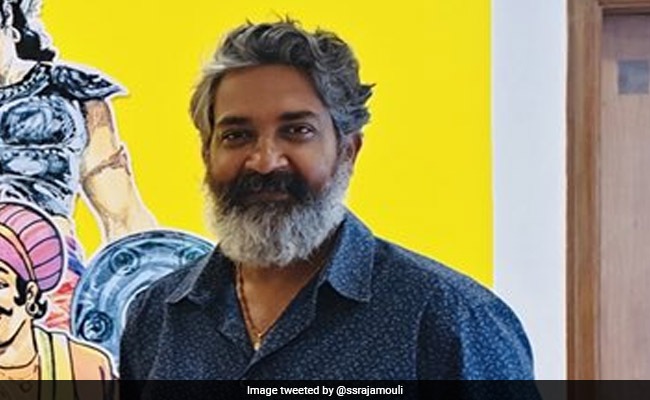 दिल्ली एयरपोर्ट पर आवारा कुत्तों को देख हैरान रह गए बाहुबली के डायरेक्टर, राजमौली बोले- यह ठीक नहीं...