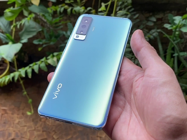 Vivo X50 Review: Good Build, Cameras, But Can It Beat OnePlus Nord? | Price In India Rs. 34,990