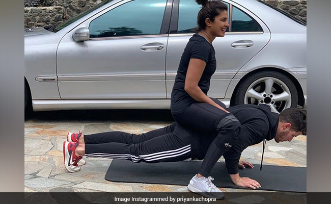 Priyanka Chopra, Nick Jonas Are #TwinningGoals Even As They Workout