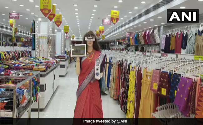 Humanoid Robot ''Zafira'' Scans Customers, Dispenses Sanitiser At Tamil Nadu Store