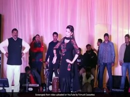 Sapna Choudhary ने स्टेज पर जोरदार डांस से यूं बांधा समां, एक करोड़ से ज्यादा बार देखा गया Video Sapna Choudhary ने स्टेज पर जोरदार डांस से यूं बांधा समां, एक करोड़ से ज्यादा बार देखा गया Video